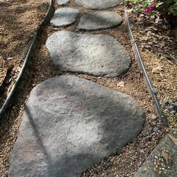Can you stain concrete stepping stones?